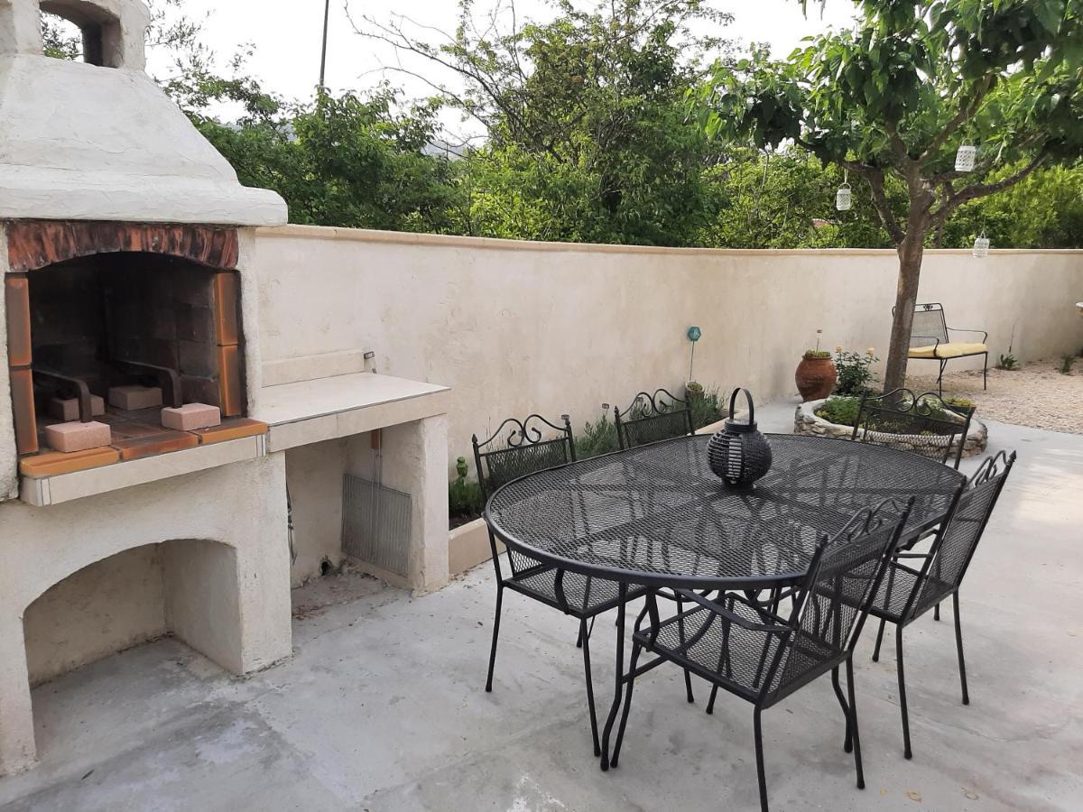 Chalet Au Pied Du Mont Ventoux Mormoiron Εξωτερικό φωτογραφία
